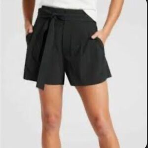 Athleta Paperbag Skyline Skort Skirt size 4 Olive Green Tie Waist Tennis Golf